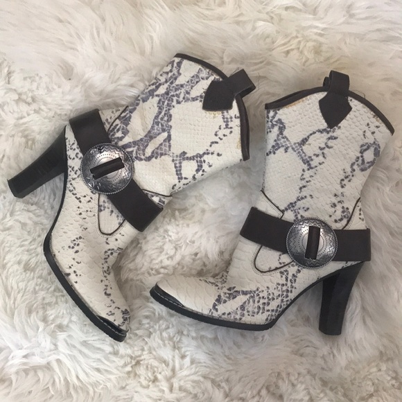 Donald J. Pliner Shoes - Rare Donald J Pliner boots